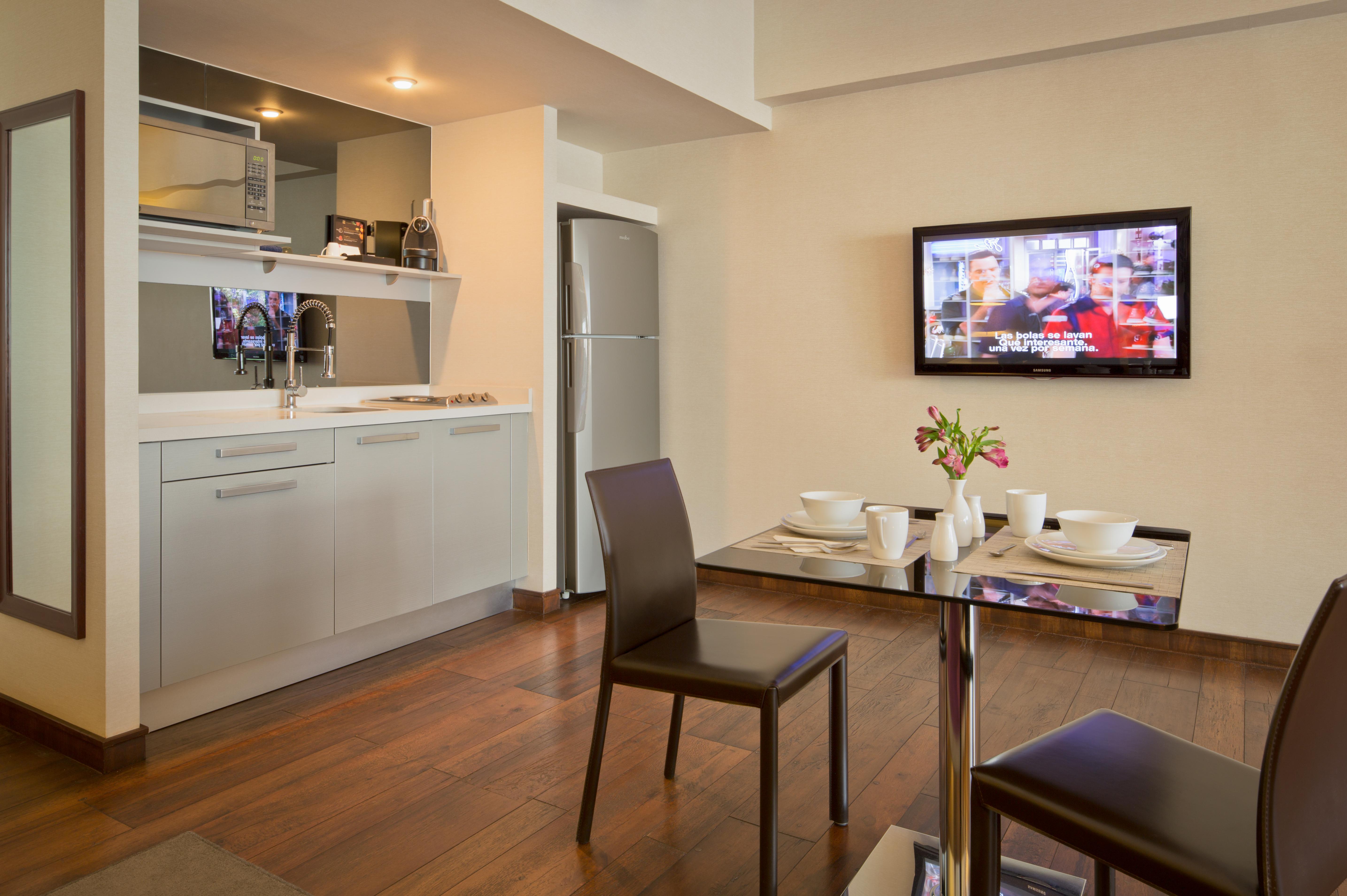 Las Suites Campos Eliseos Città del Messico Esterno foto