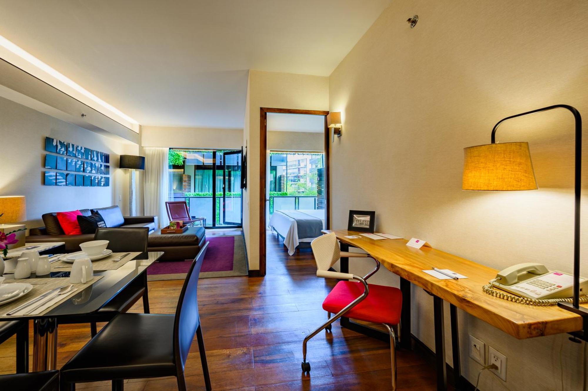 Las Suites Campos Eliseos Città del Messico Esterno foto