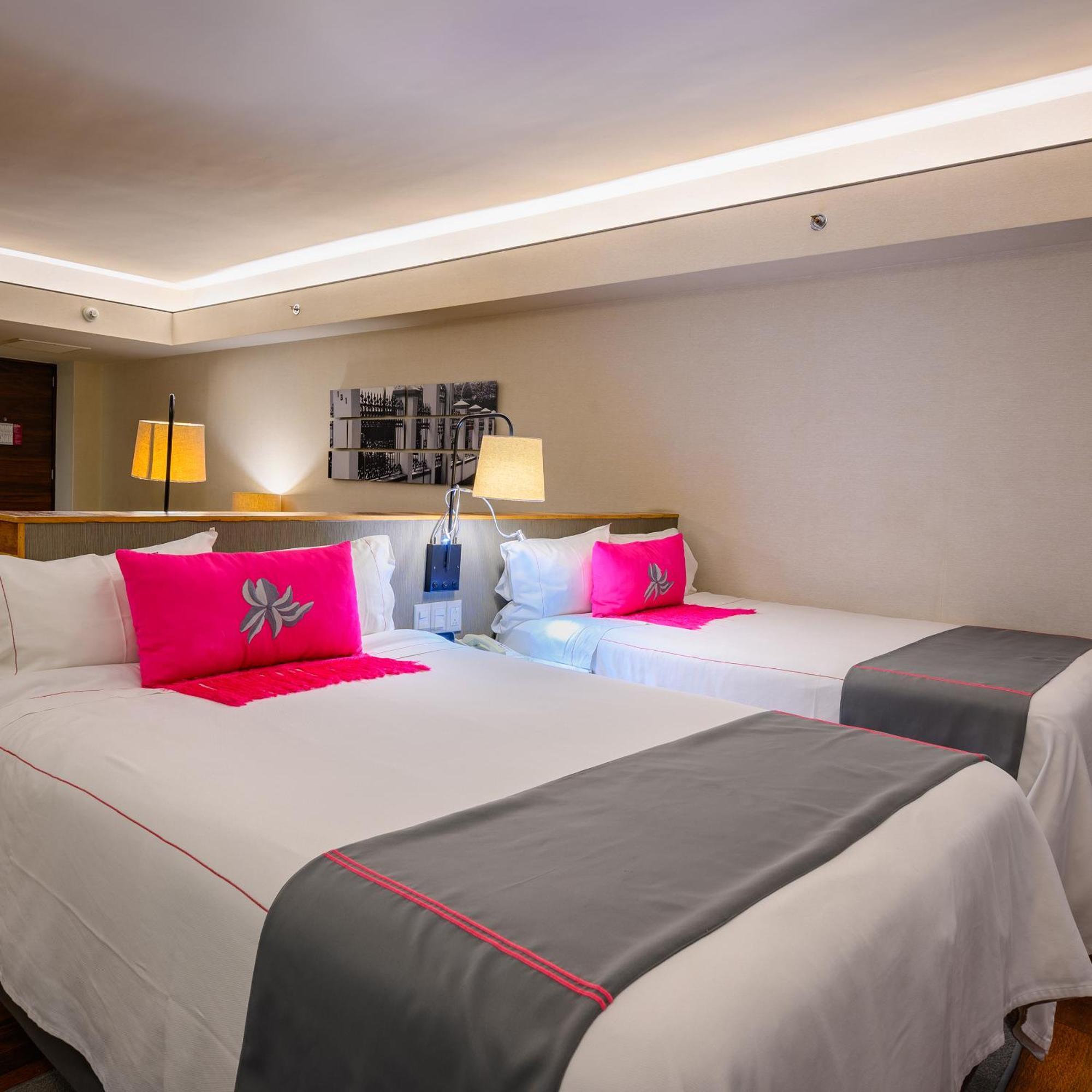 Las Suites Campos Eliseos Città del Messico Esterno foto