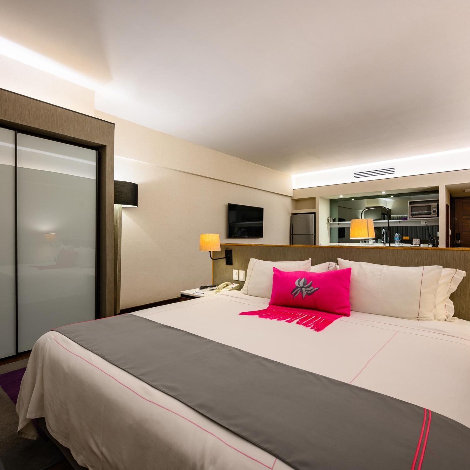 Las Suites Campos Eliseos Città del Messico Esterno foto